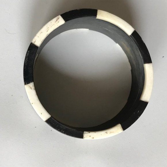 Black and white inlaid bone bracelets - Picture 4 of 5